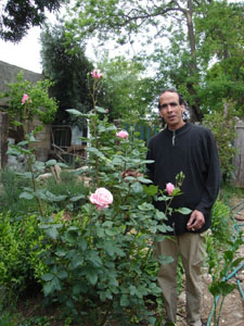 Le sculpteur sur bois Mechati Toufik